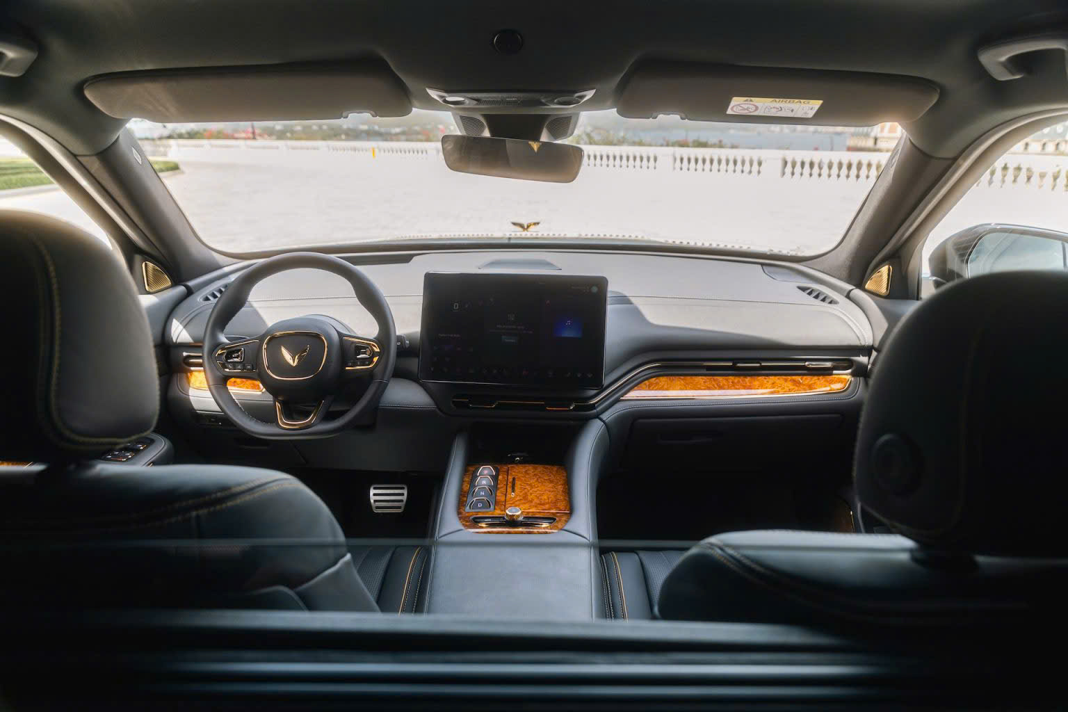 VinFast Lạc Hồng 900 LX -SUV điện cao cấp 7 VinFast Lạc Hồng 900 LX -SUV điện cao cấp 1787976181008 2067430308829047227 8703236193292105155 3baf6d96197921ba502bc8400a3e0eec VinFast Lạc Hồng 900 LX -SUV điện cao cấp